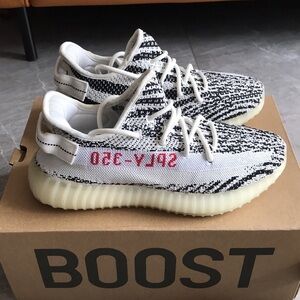 Yeezy Boost 350 V2